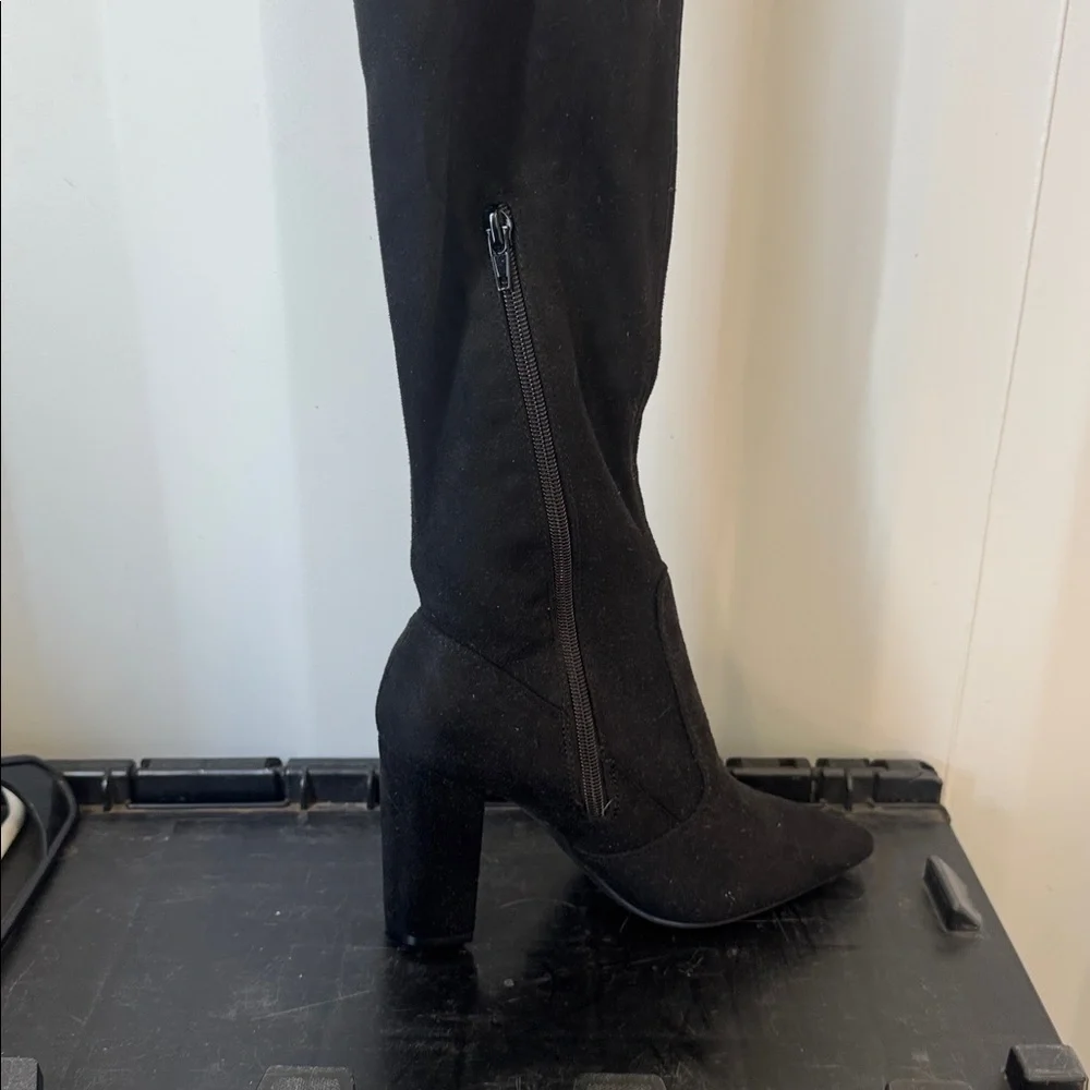 Black Women's Knee-High Boots